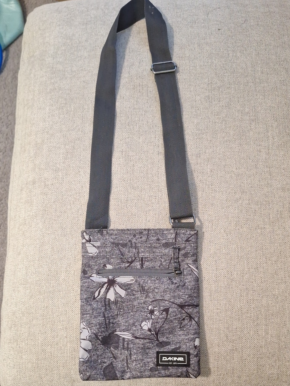 Dakine Gray Floral Crossbody Messenger Bag